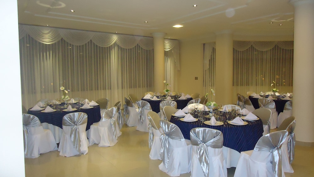 GRAN HOTEL TOLOMA 50/68