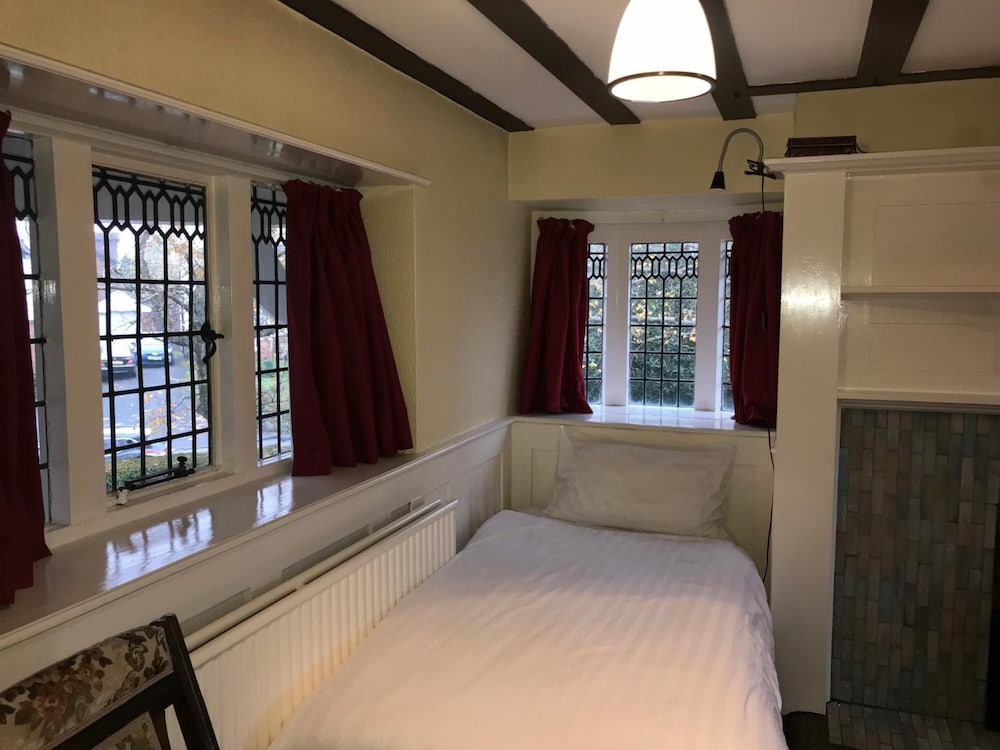 Barons Court Hotel 54/72