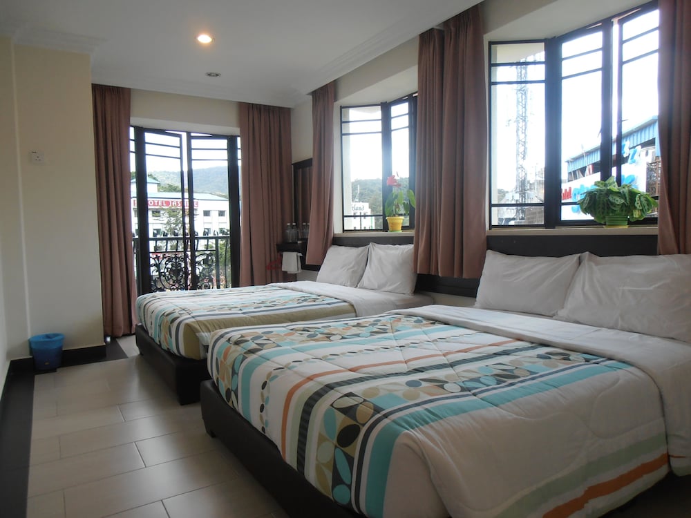 Hong Kong Hotel 36/70