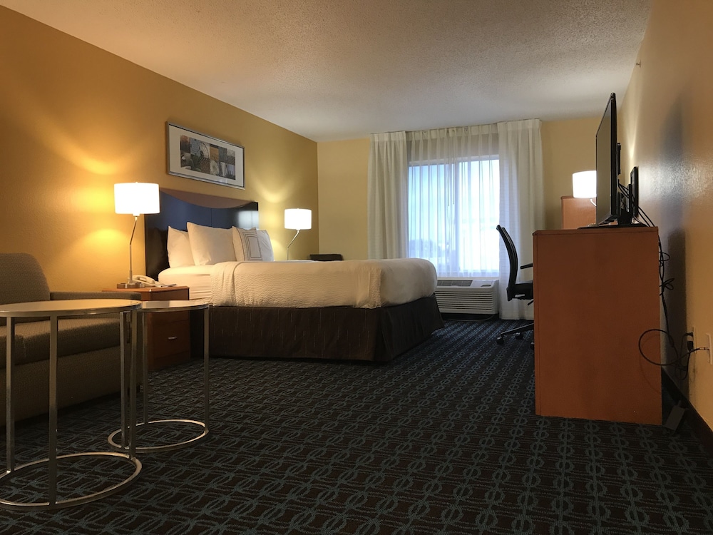 Fairfield Inn Suites Denver Tech Center South 8/33
