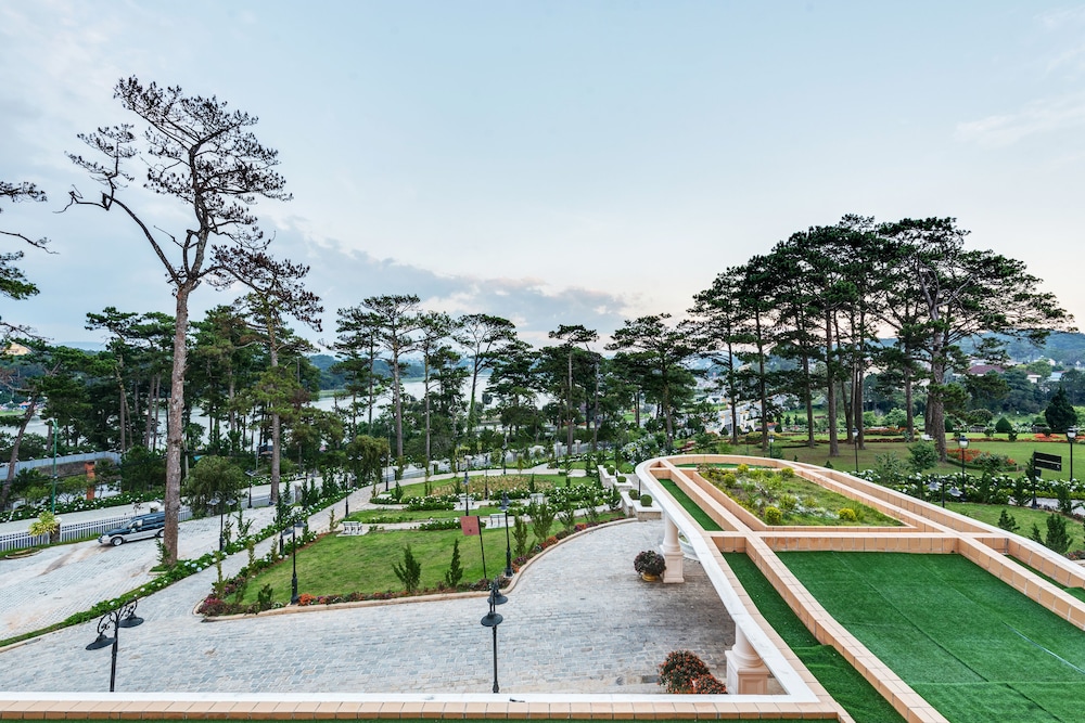 Dalat Palace Heritage Hotel 70/76