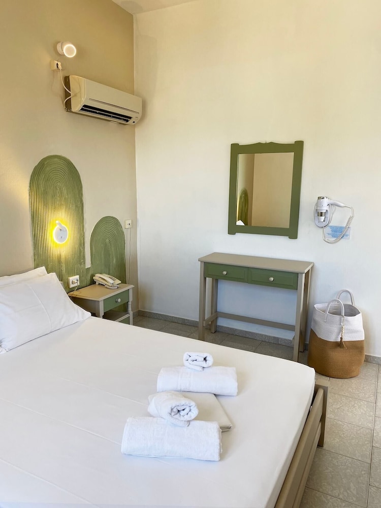 Agnadi Syros Studios & Rooms 19/50