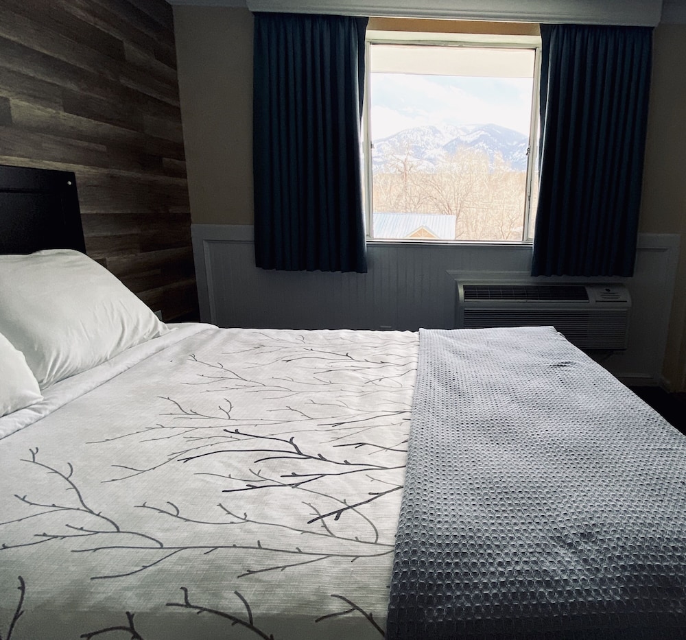 Salida Inn & Monarch Suites 39/78