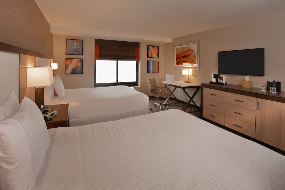 Deluxe, 2 Queen Beds, Blue Chip Tower, Smoking