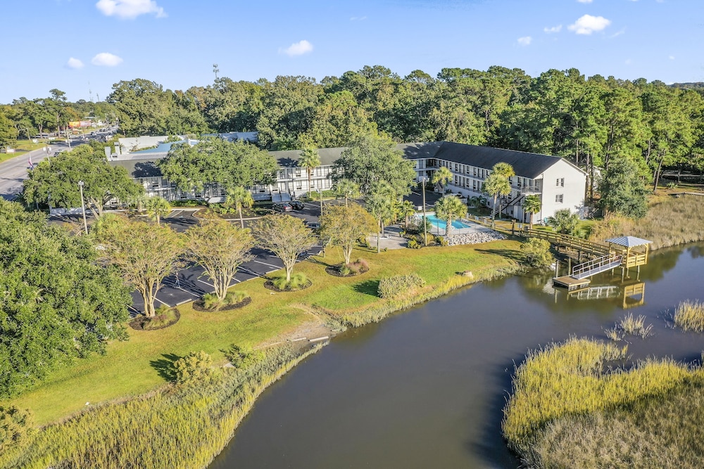 Charleston Creekside Inn 21/30