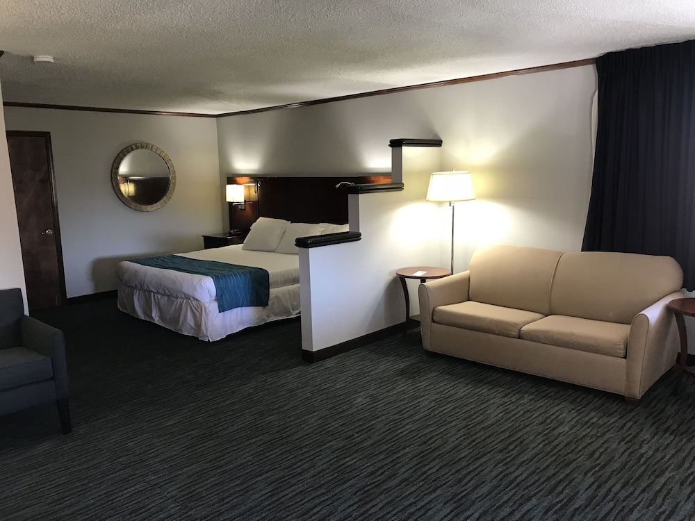 Days Inn by Wyndham Foley 23/33