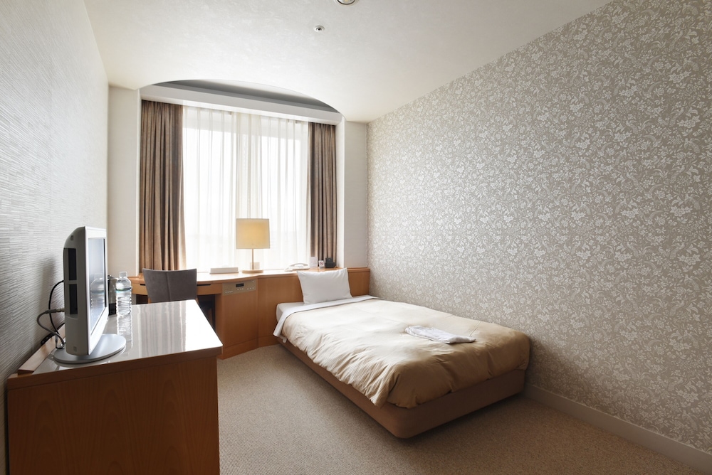ROOM, SINGLE