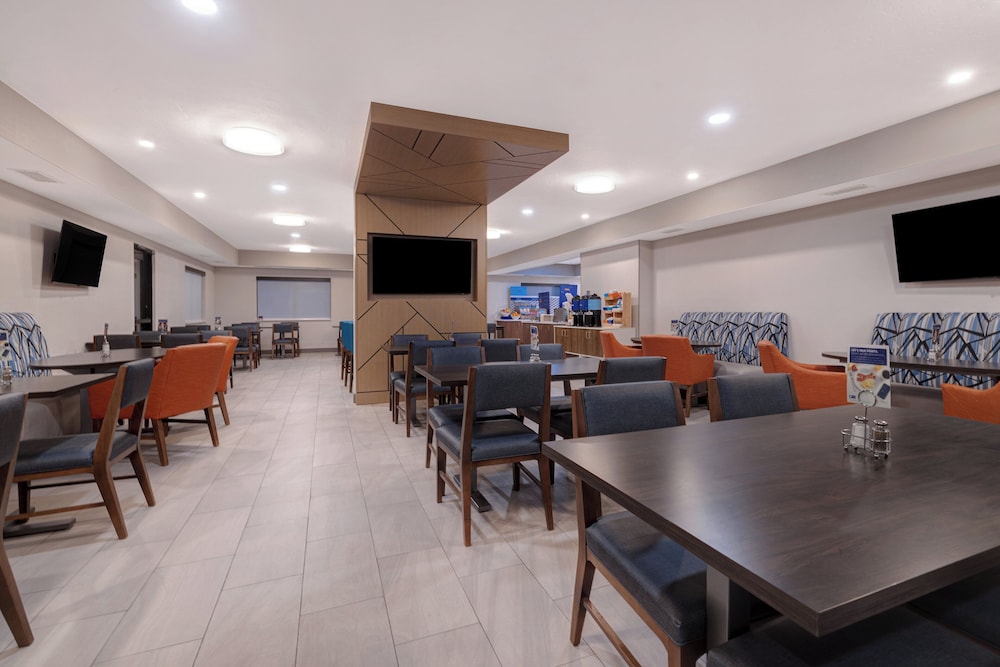 Holiday Inn Express Suites Moab 44/63
