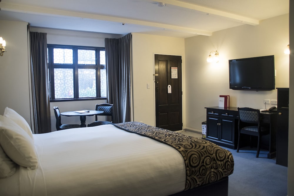 Scenic Hotel Cotswold 8/69