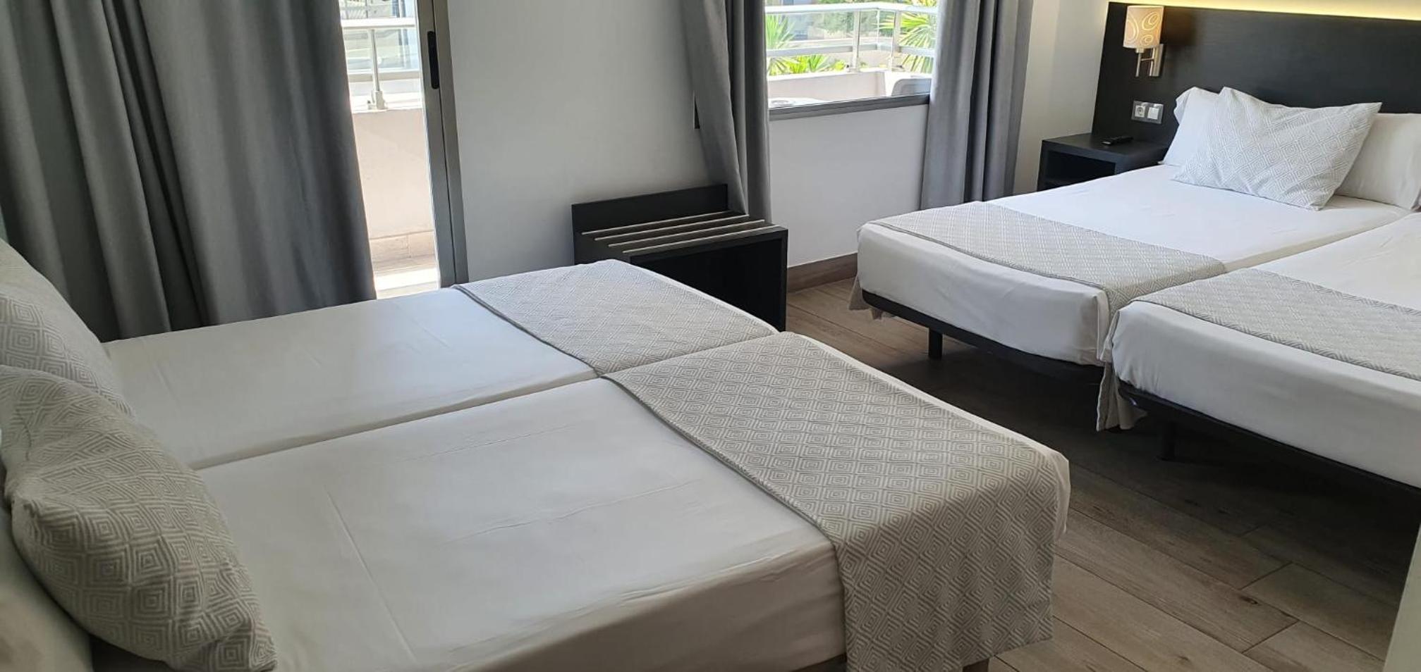 Room, Quadruple, Balcony