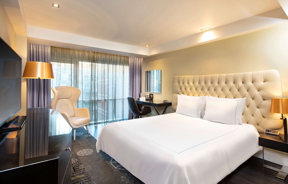 DELUXE, KING BED, SOFA