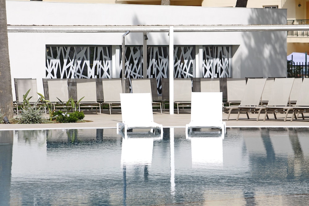 BG Tonga Tower Design Hotel and Suites 58/64