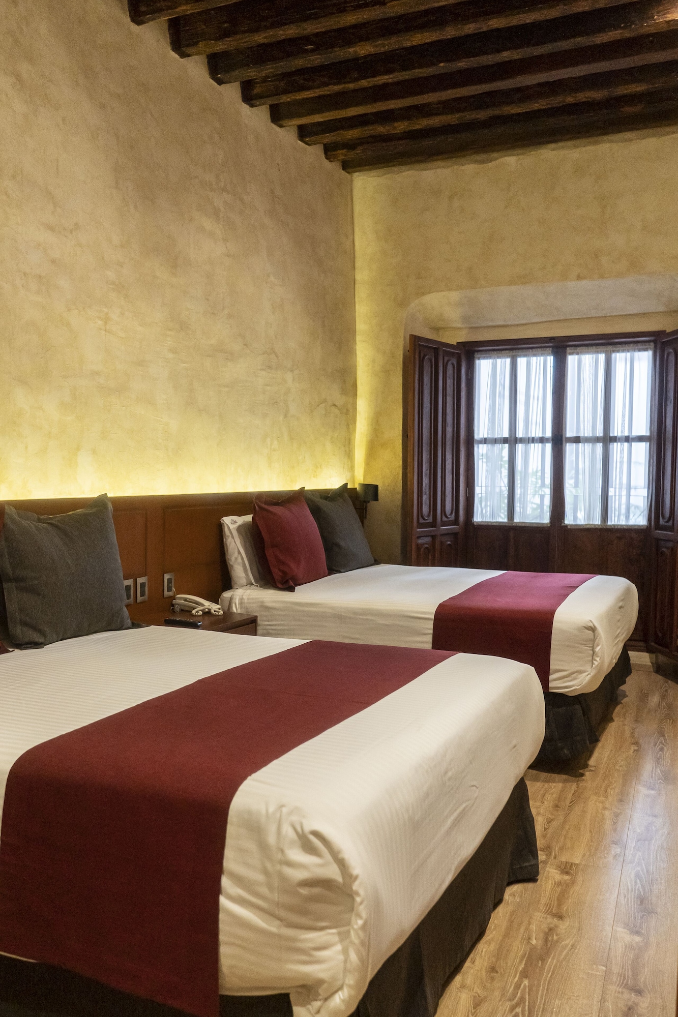 PREMIUM, 2 QUEEN BEDS