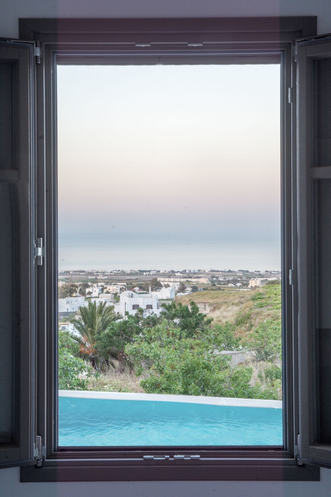 Amphitrite Suites Santorini 59/68