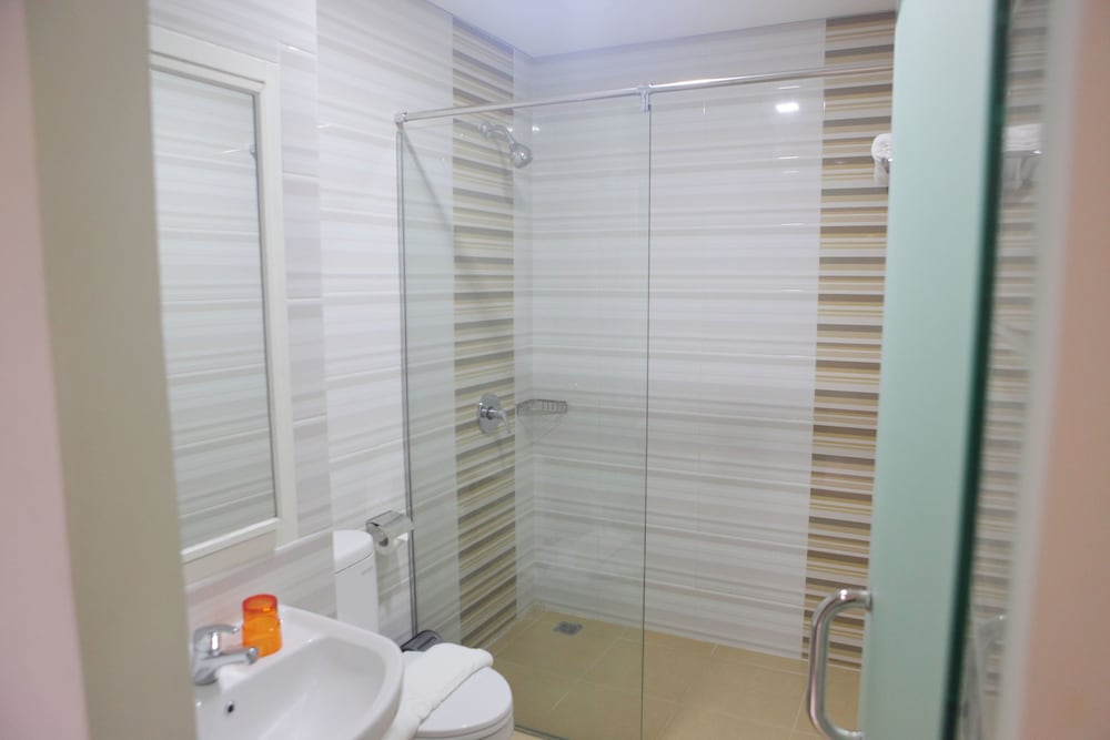 Life Hotel Soekarno Hatta Makassar 18/19