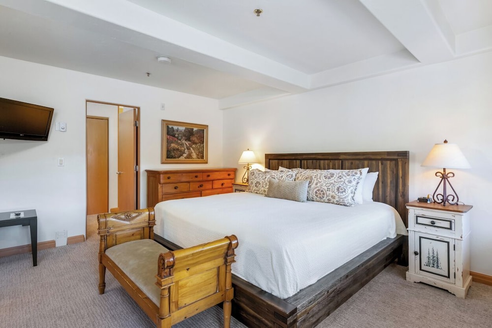 Deluxe, Apartment, King Bed, Resort View, 2 Bathrooms, Sofa