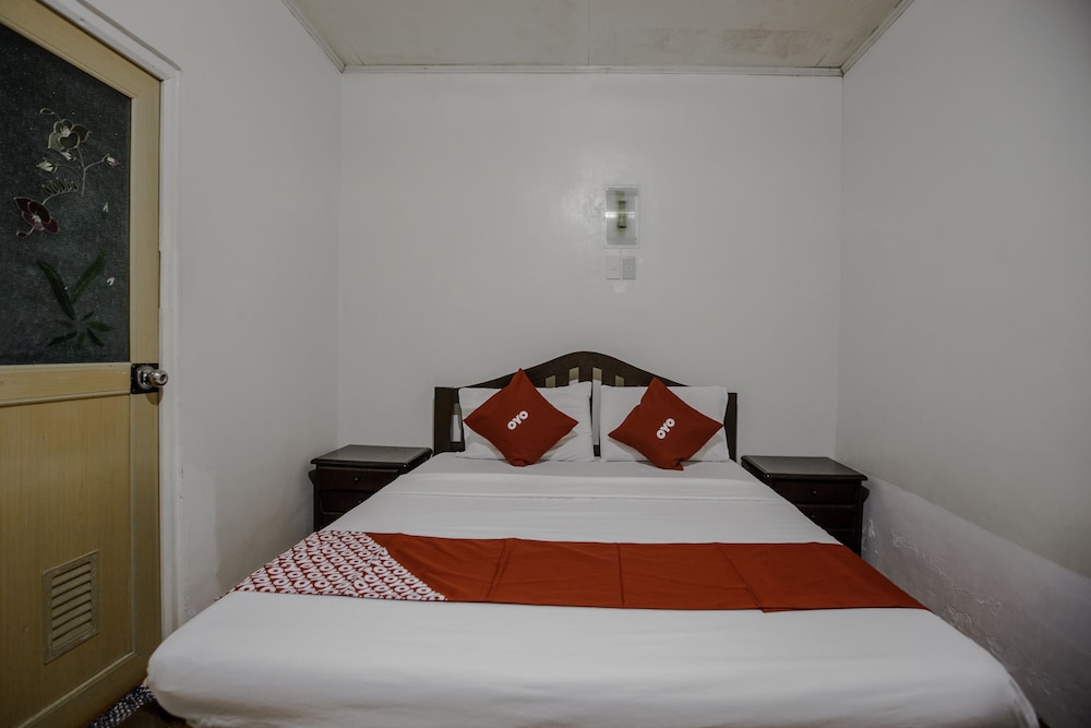 OYO 741 Sierra Travellers Inn 12/43