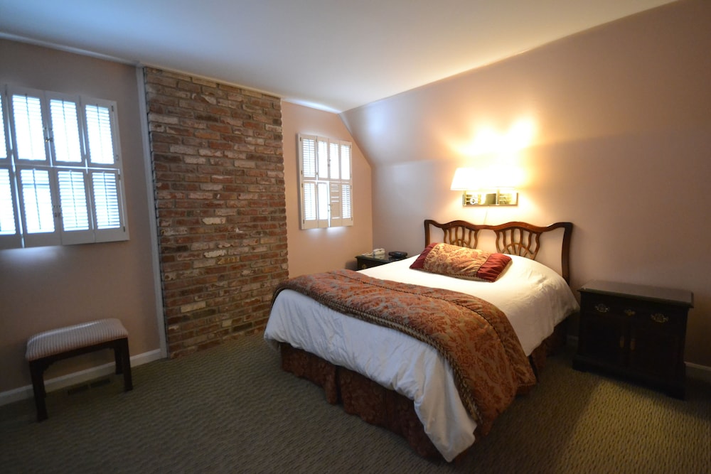 Town House, Queen Bed, No Elevator, Sofa