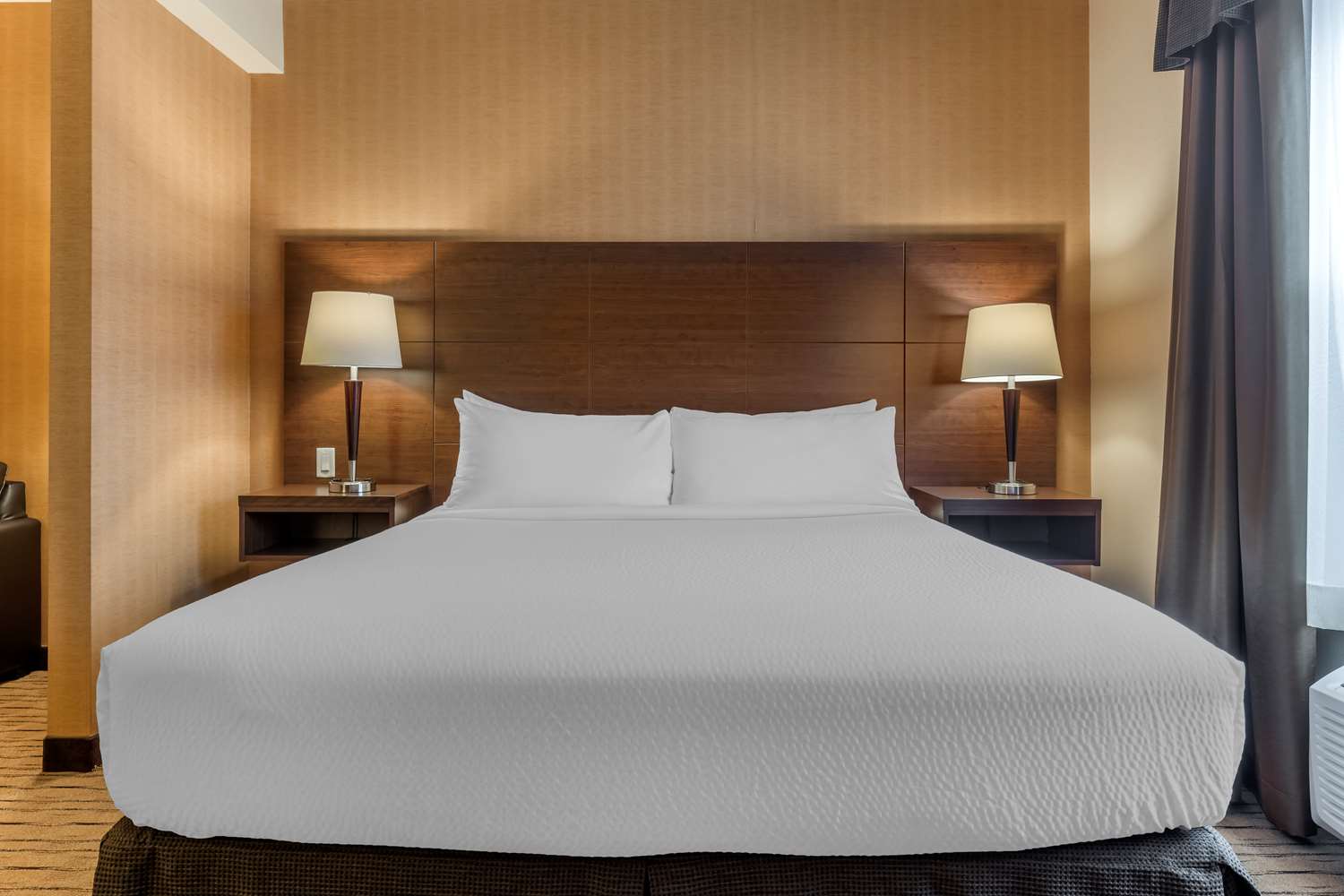 جناح كبير بسرير كينج مع أريكة، Best Western Plus Bathurst Hotel Suites 2/4