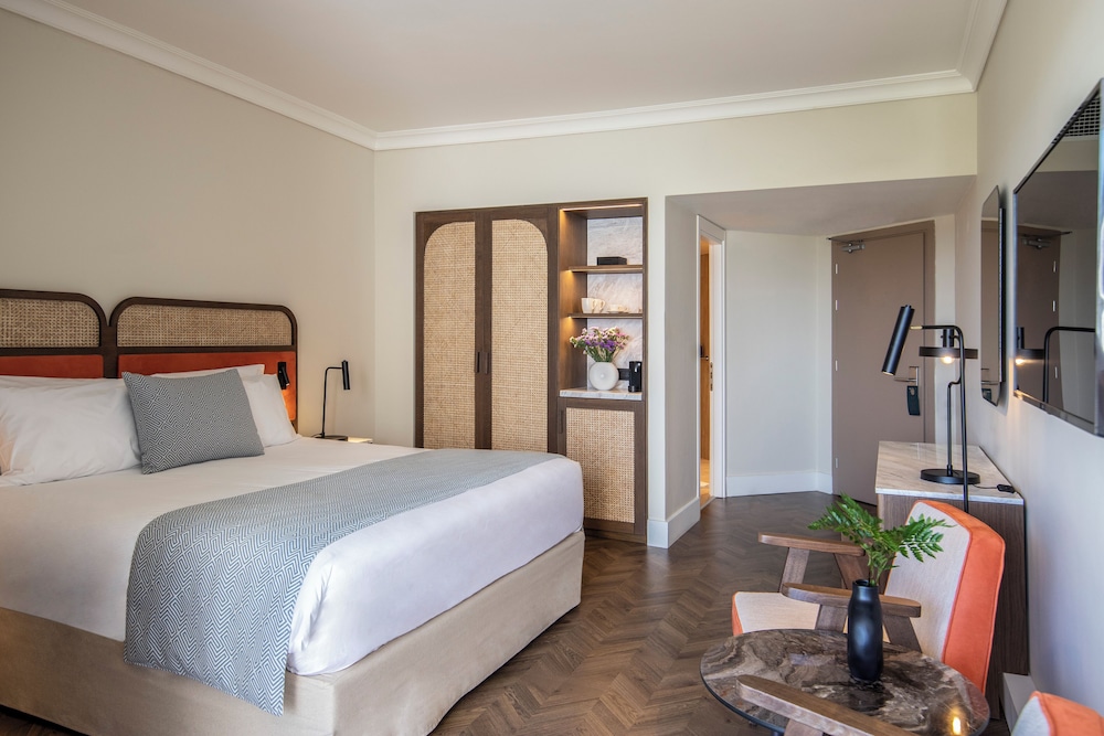 SUPERIOR, DOUBLE BED, SIDE SEA VIEW