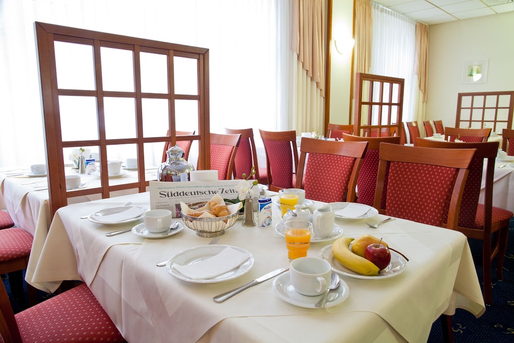 Novina Hotel Sudwestpark Nurnberg 52/68