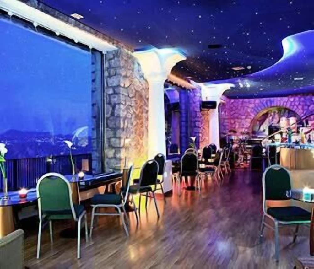 restaurant cafeteria