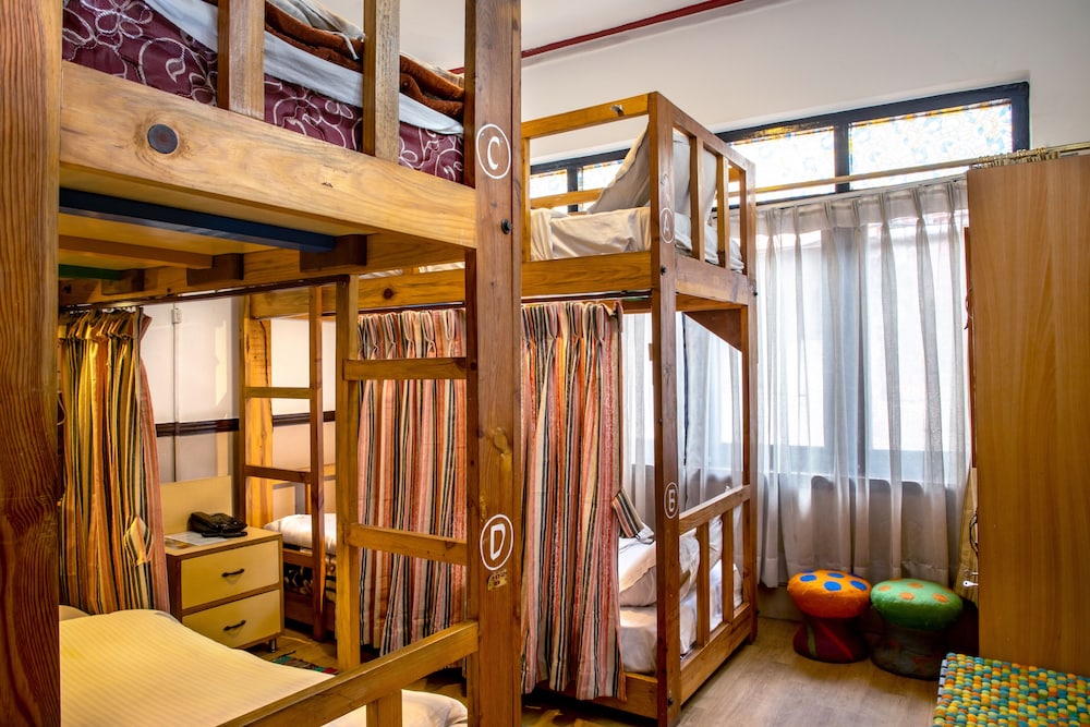 Shangri-La Boutique Hotel 50/50