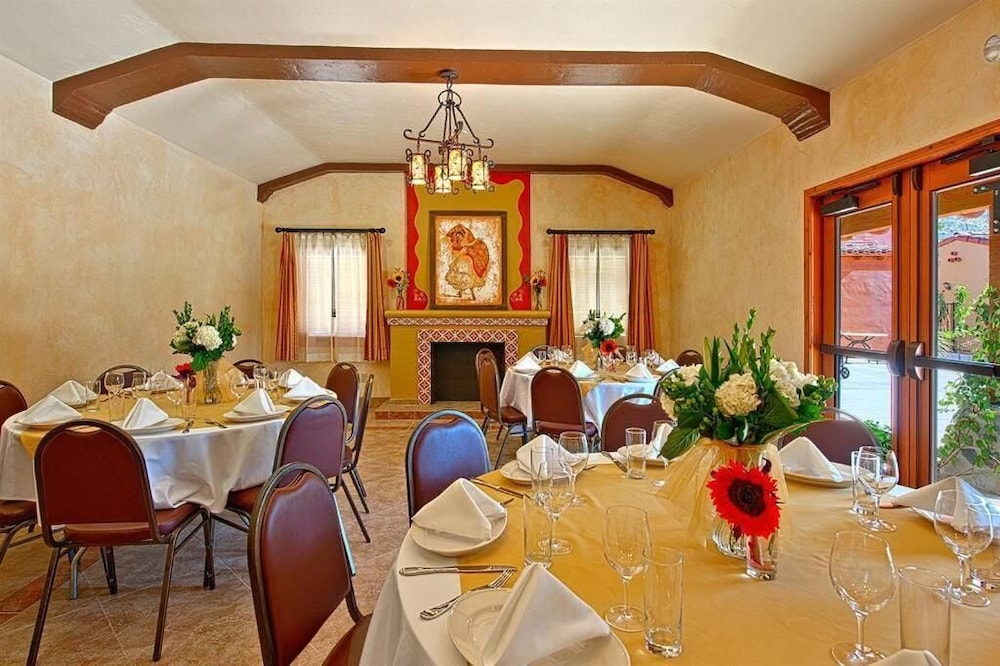 Los Arboles Hotel 35/50