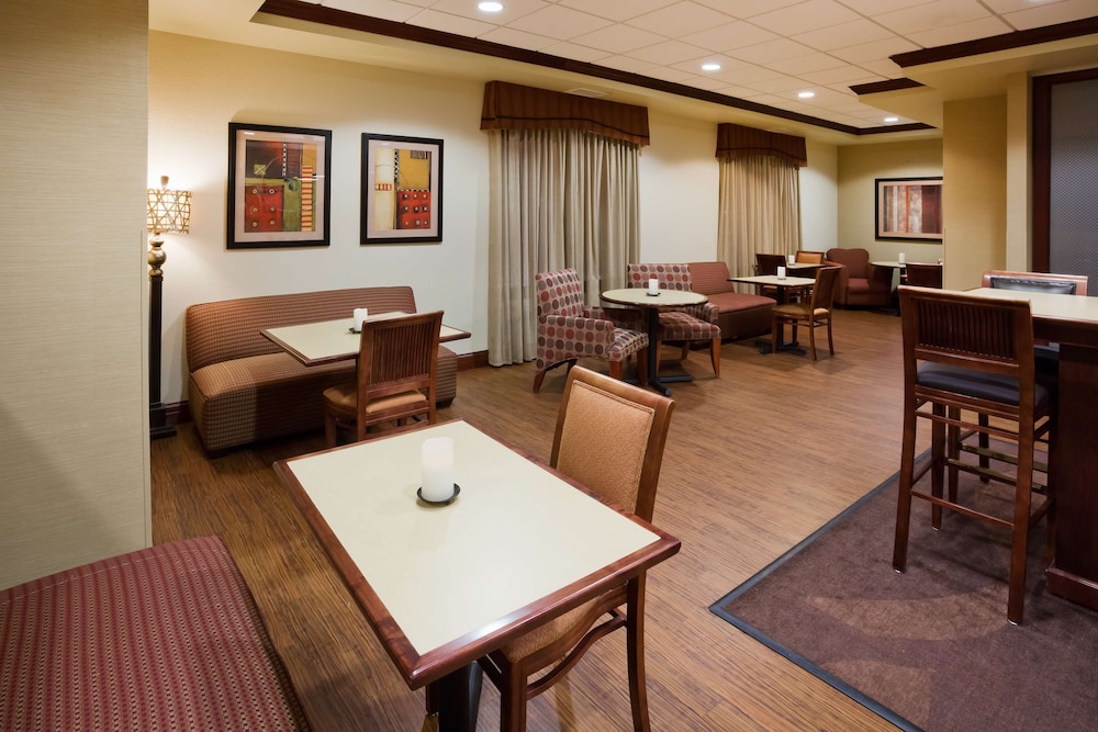 Hampton Inn Fairmont 32/54