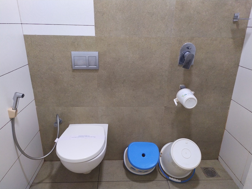 HOTEL SOWNTHARIYAM 30/30