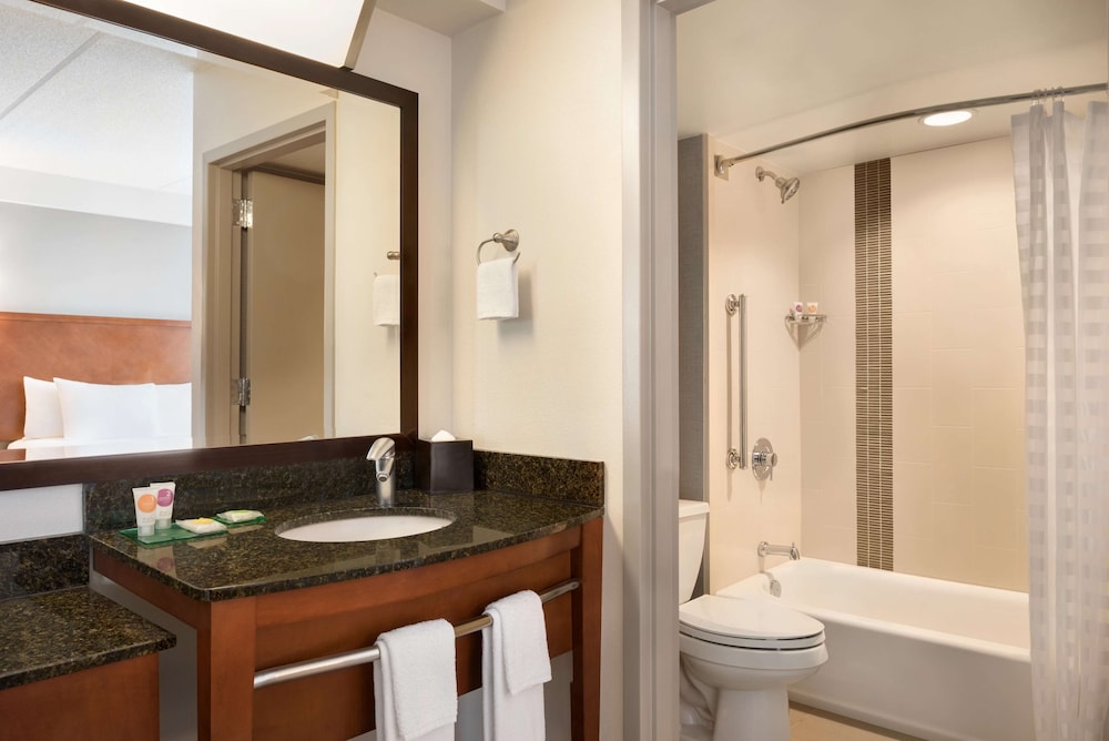 Hyatt Place Chicago/ Schaumburg 32/34