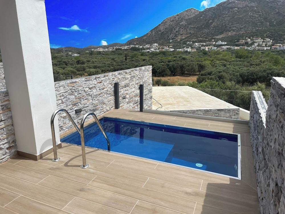 Aelia Suites 39/63