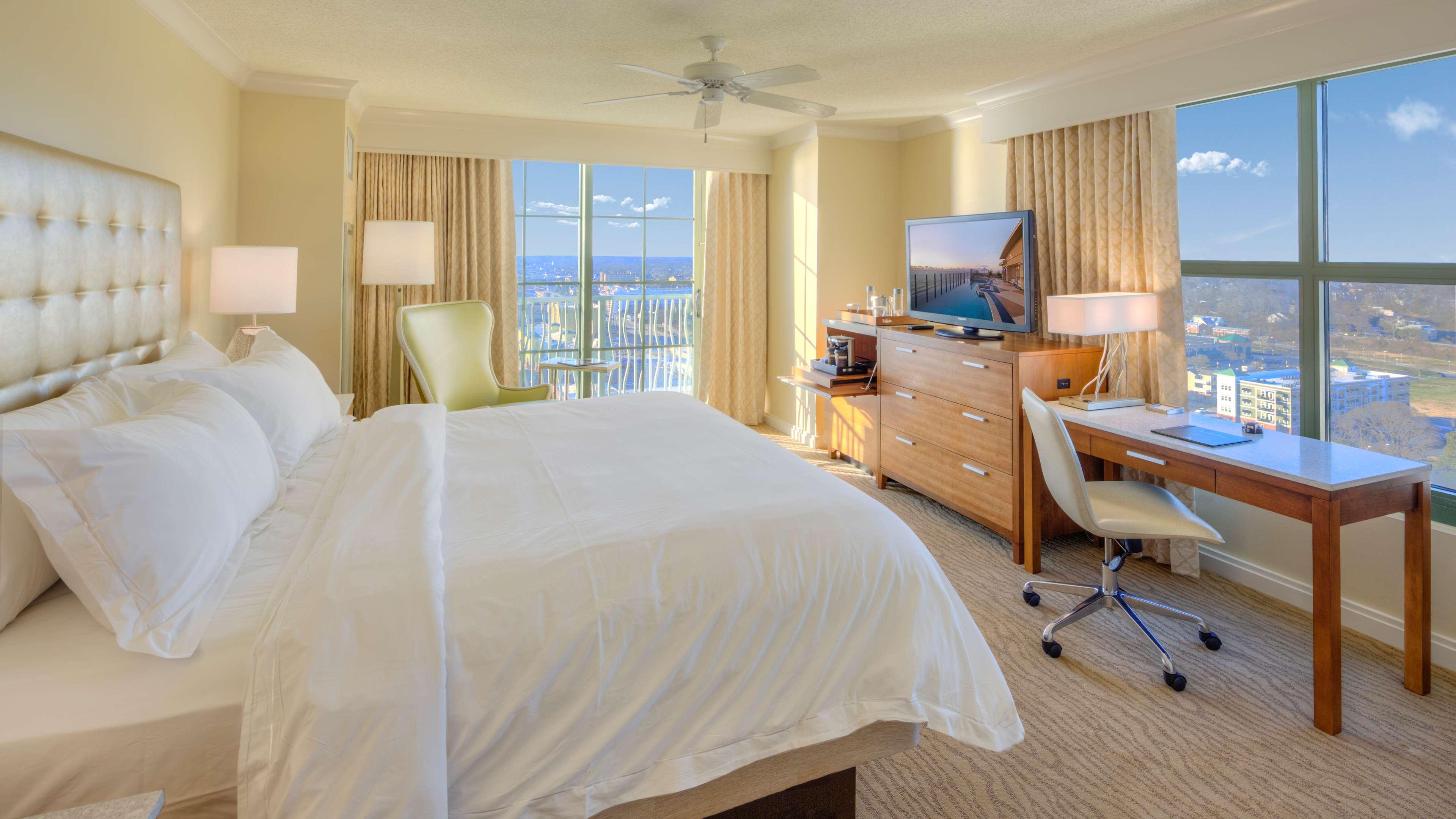 SUPERIOR, KING BED, INLAND VIEW, HIGH FLOOR