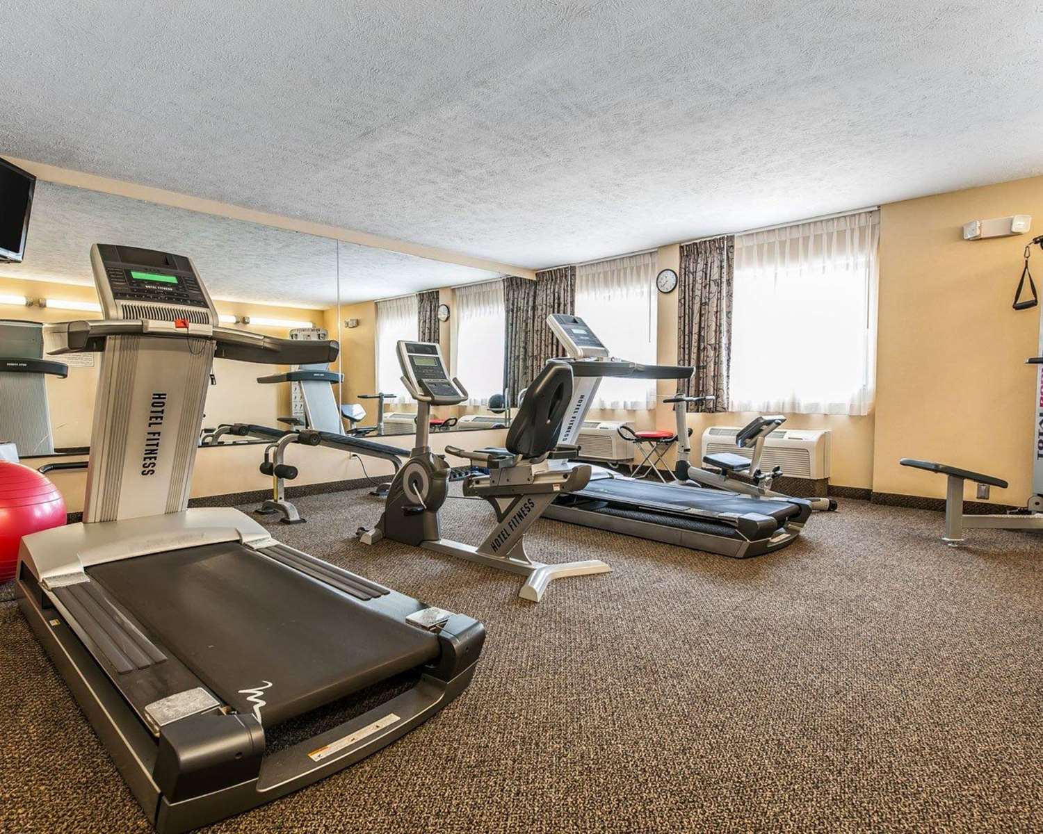 Quality Inn Suites Mattoon 18/39
