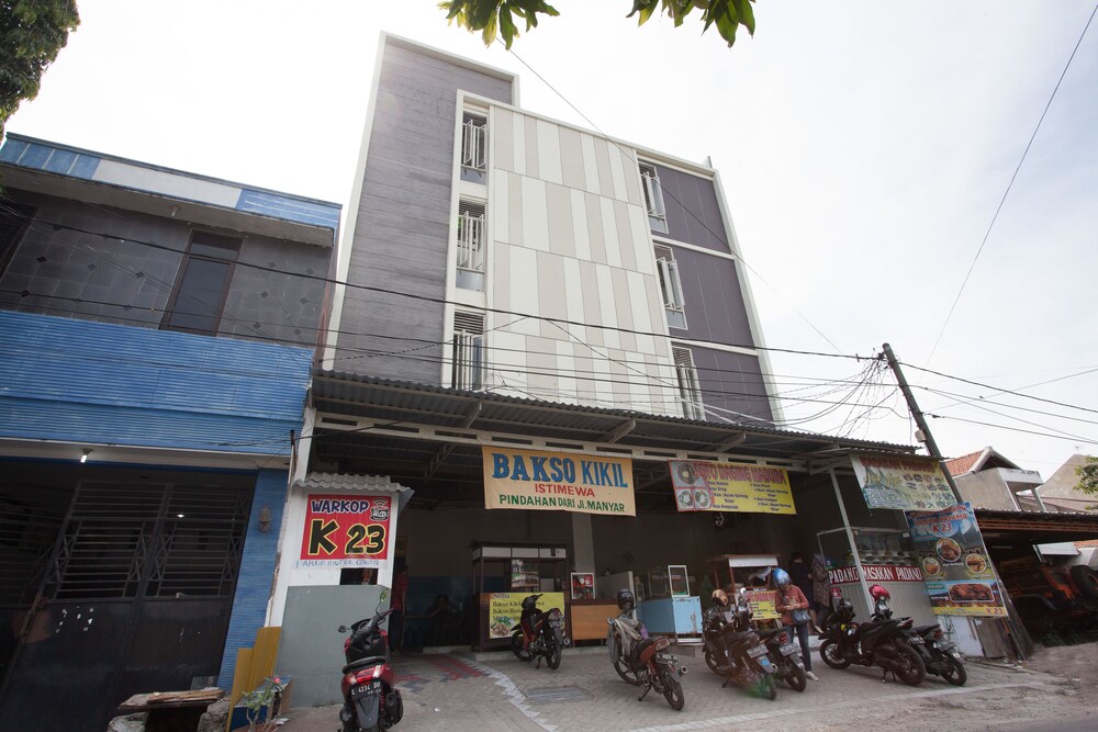 RedDoorz Plus @ K23 Rungkut Madya 4/36