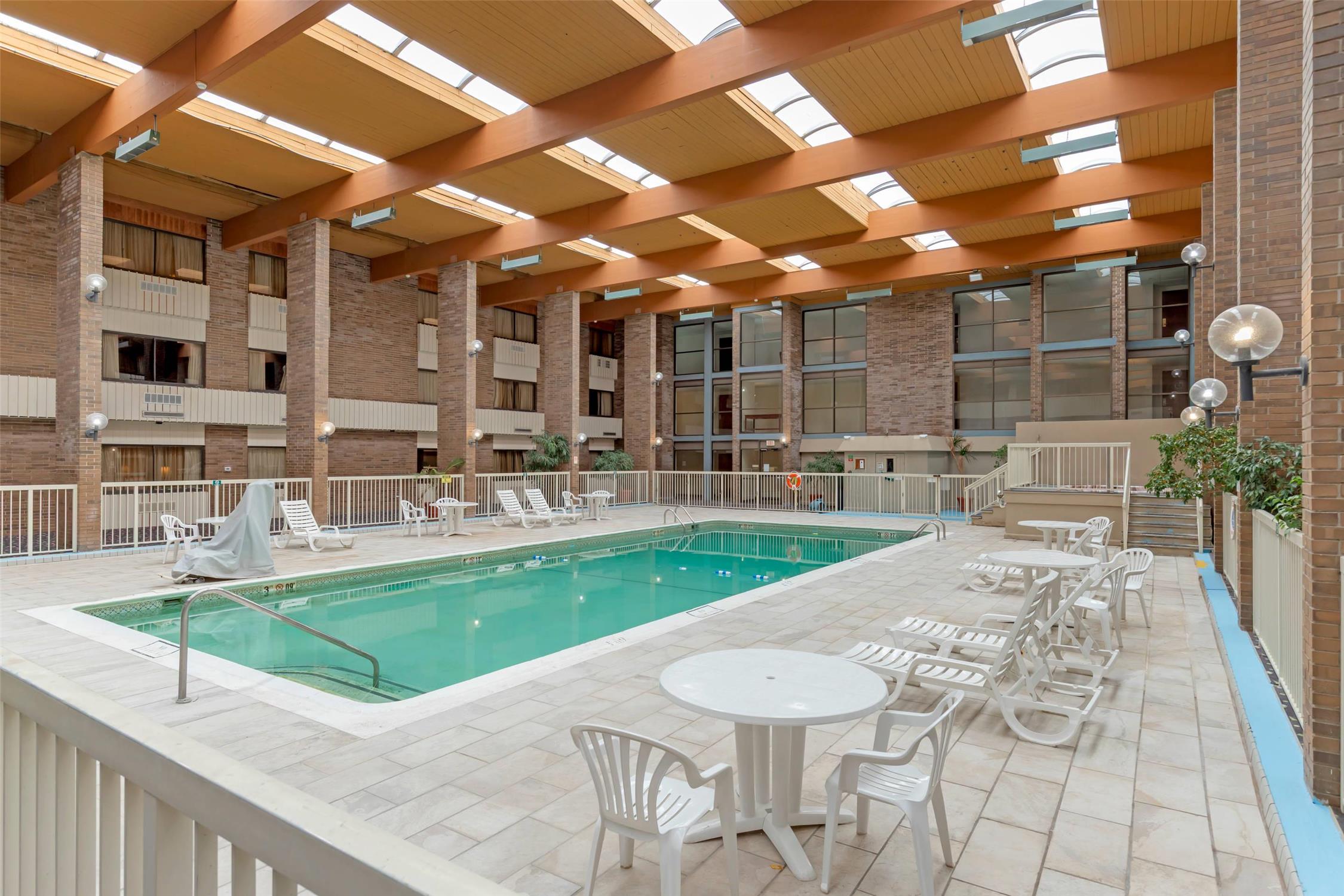 Clarion Hotel & Conference Center Lansing West 13/26