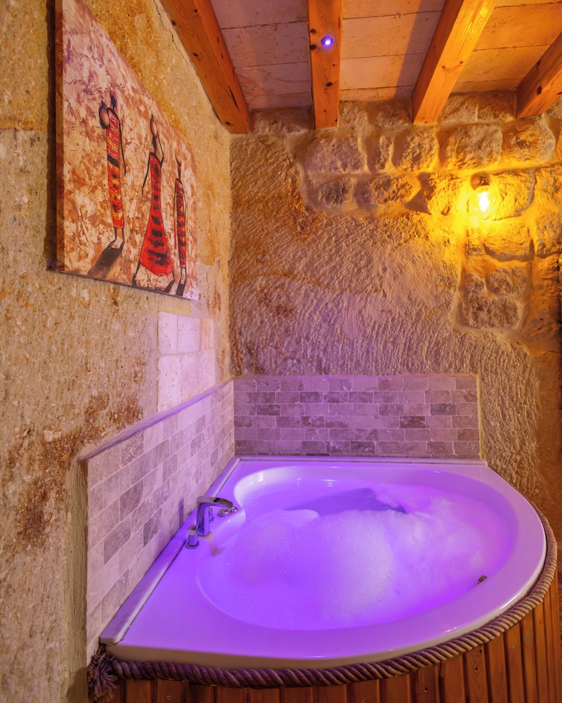 Bayar Cave Suite 36/60