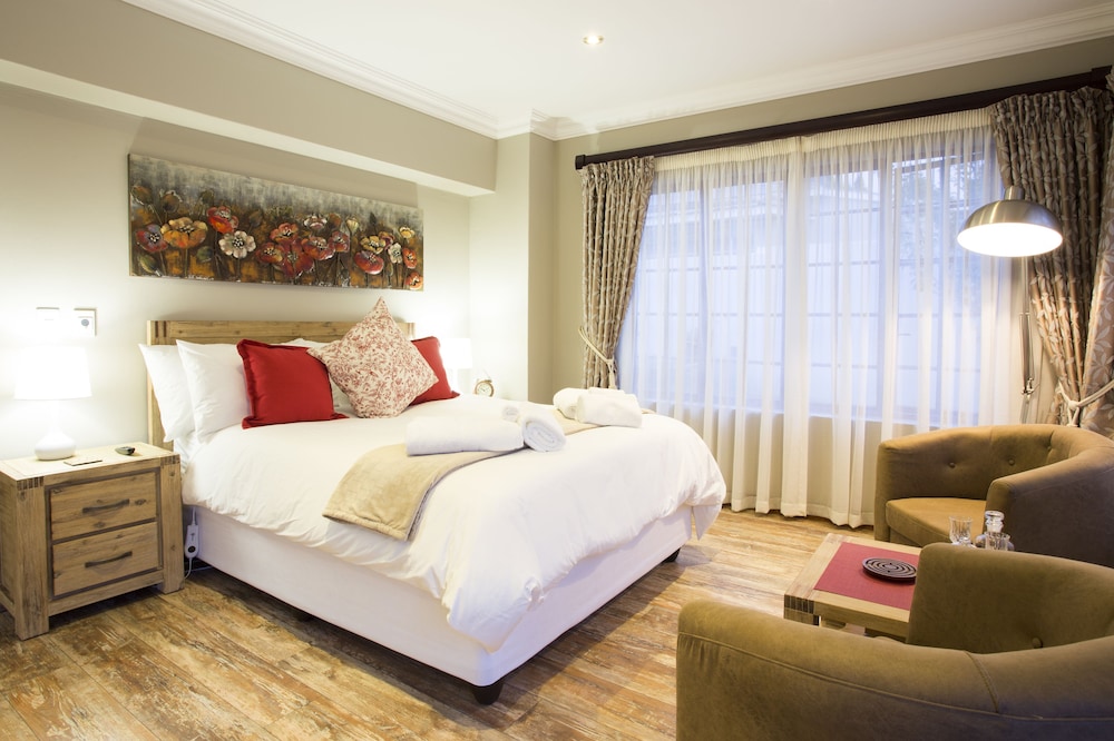 The Browns' Luxury Guest Suites 8/38