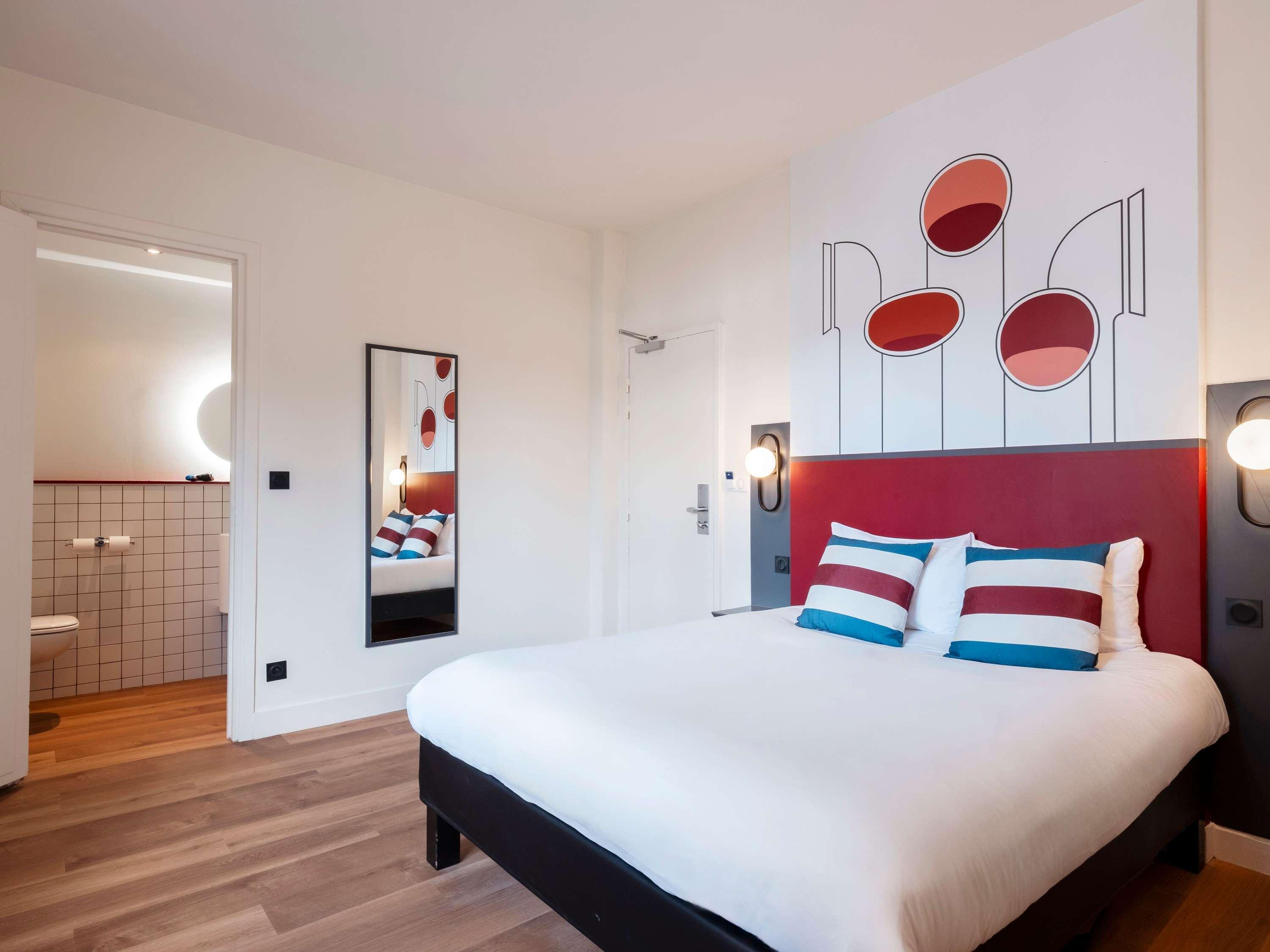 STANDARD, DOUBLE BED, RIVER VIEW, TERRACE