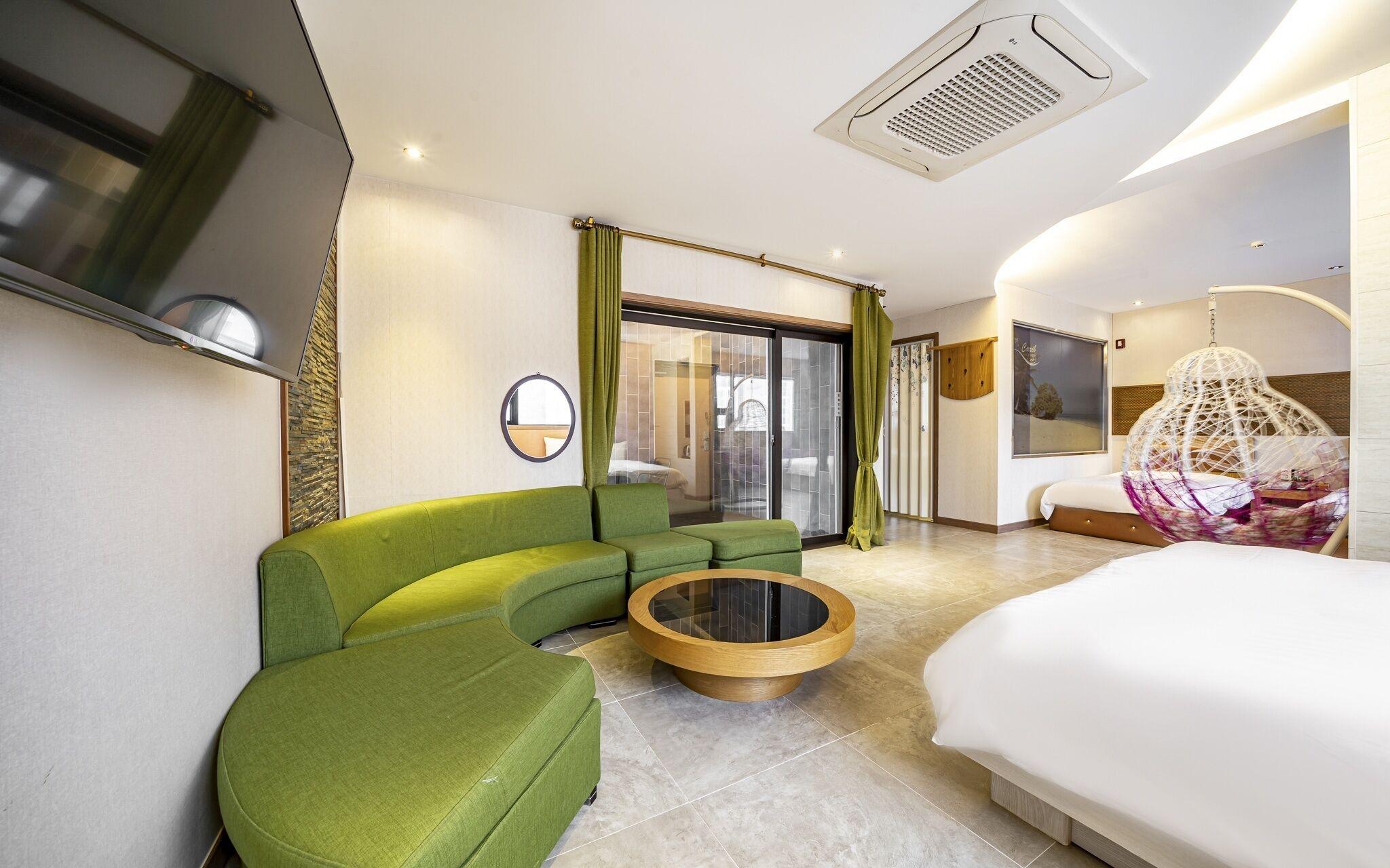 Mountain, Family, Triple, Single Bed, 2 King Beds