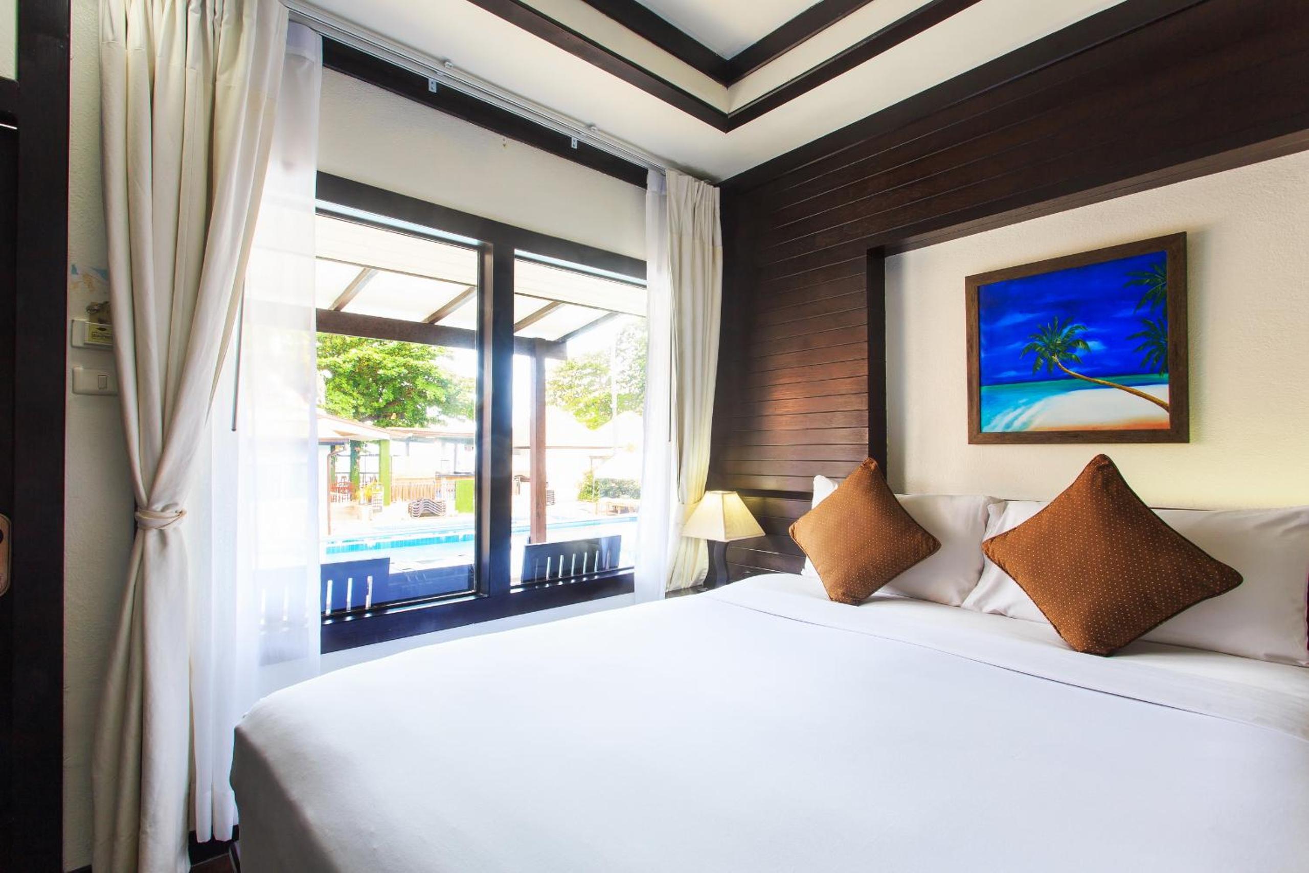 Superior, Twin Beds, Pool Side