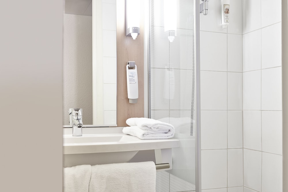 Ibis Charleville Mezieres 12/53