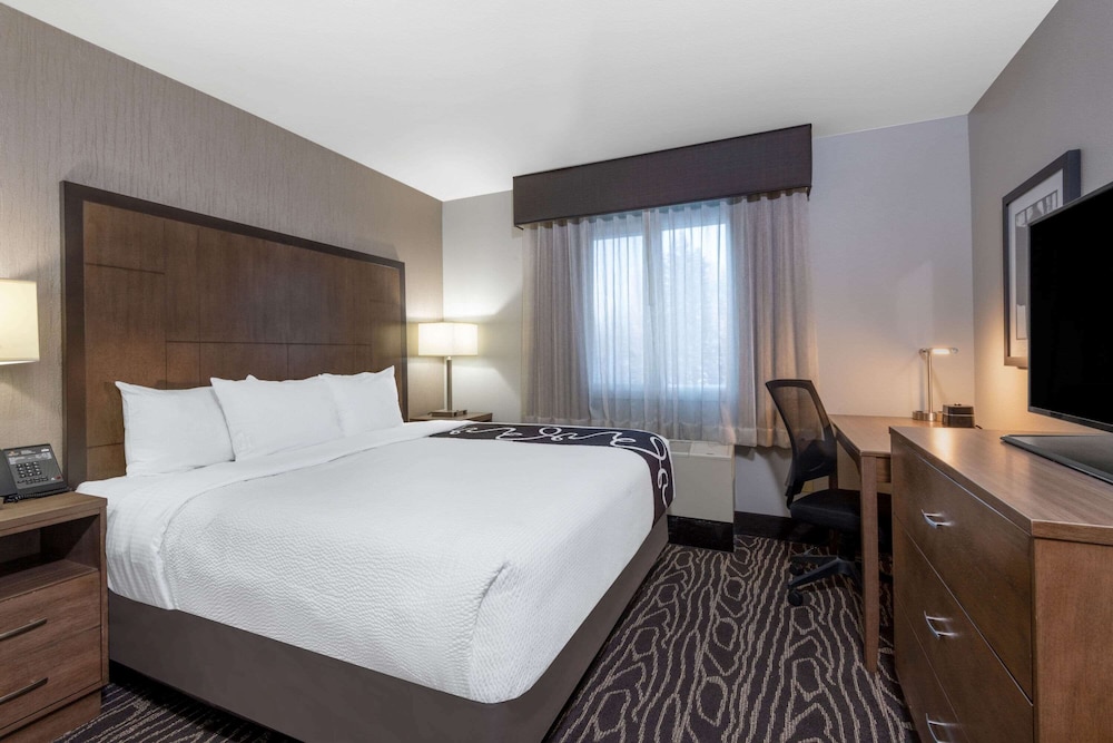 La Quinta Inn & Suites by Wyndham Fairbanks Airport 20/50