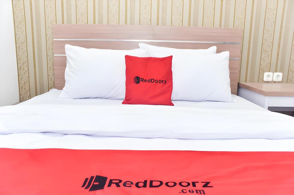 RedDoorz Plus near Malang Town Square 33/50