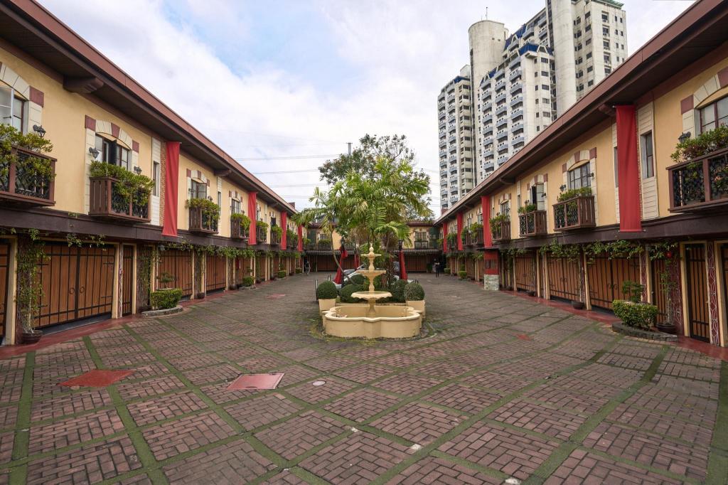 Victoria Court Suites 42/49