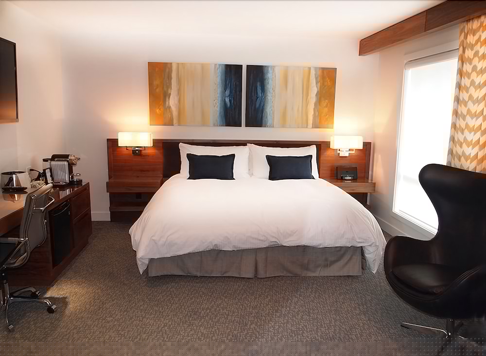 Qualicum Beach Inn 28/70