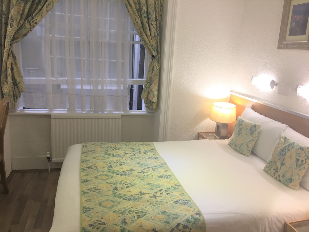 Falcon Hotel 20/50
