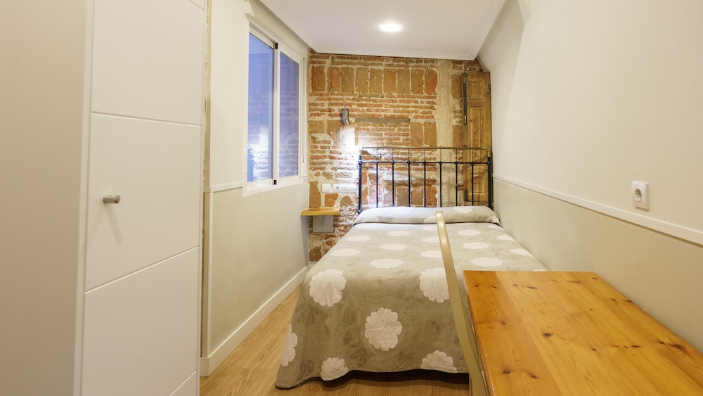 Hostal Madrid 27/50