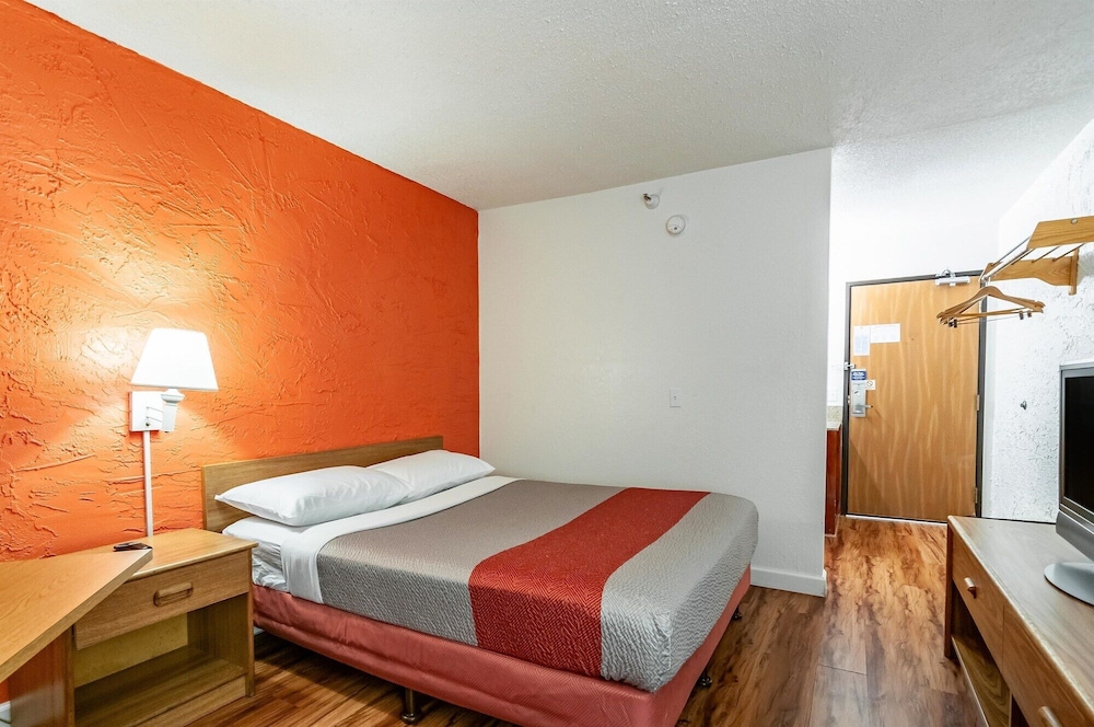 Motel6 Naperville, IL 21/44