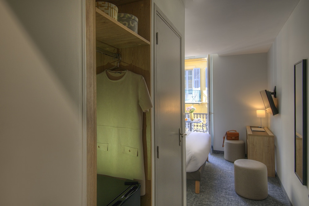Bristol Hotel 36/61